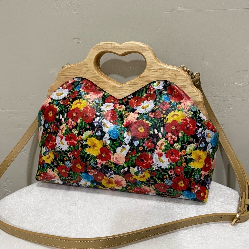 Large Genuine Leather Floral Printed with Chic Heart Shaped Wooden Frame Bag - Picture 3 of 12